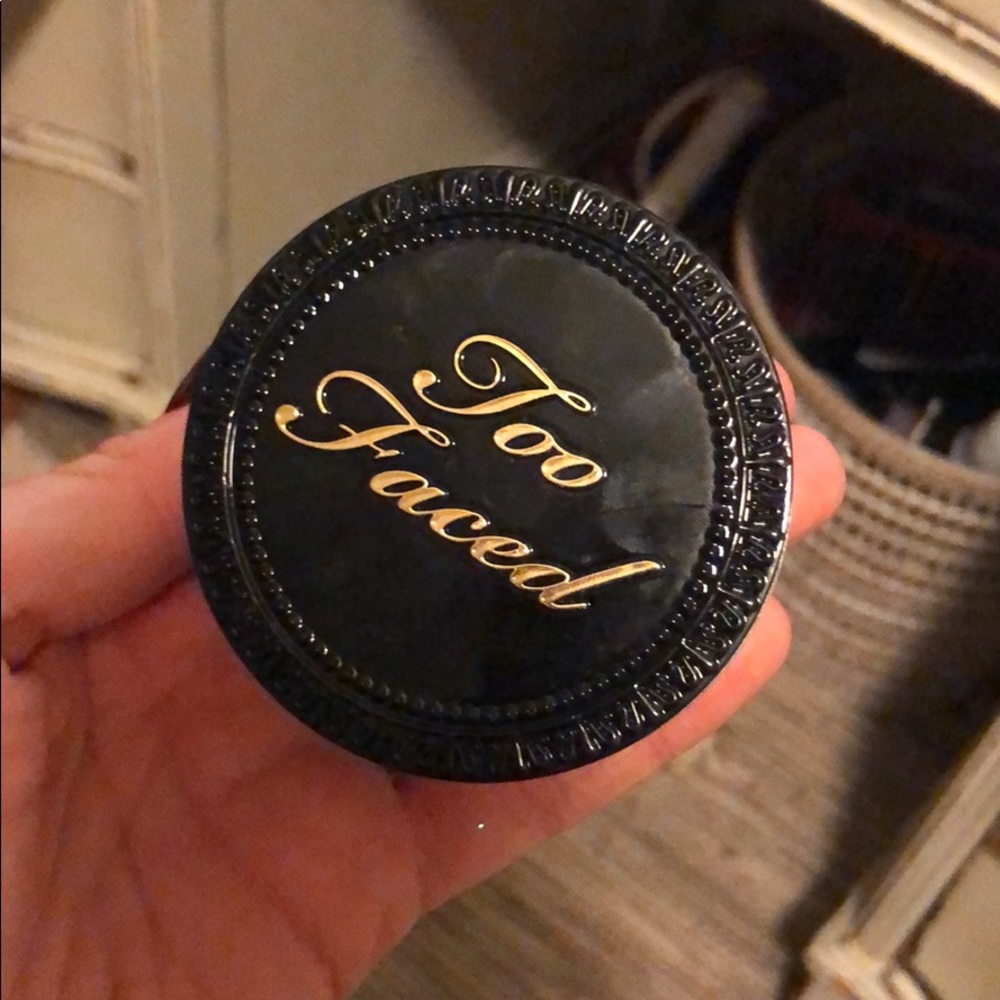 Too faced born this way setting powder translucent